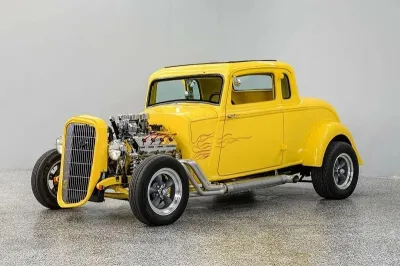 1934 Plymouth 5-window coupe