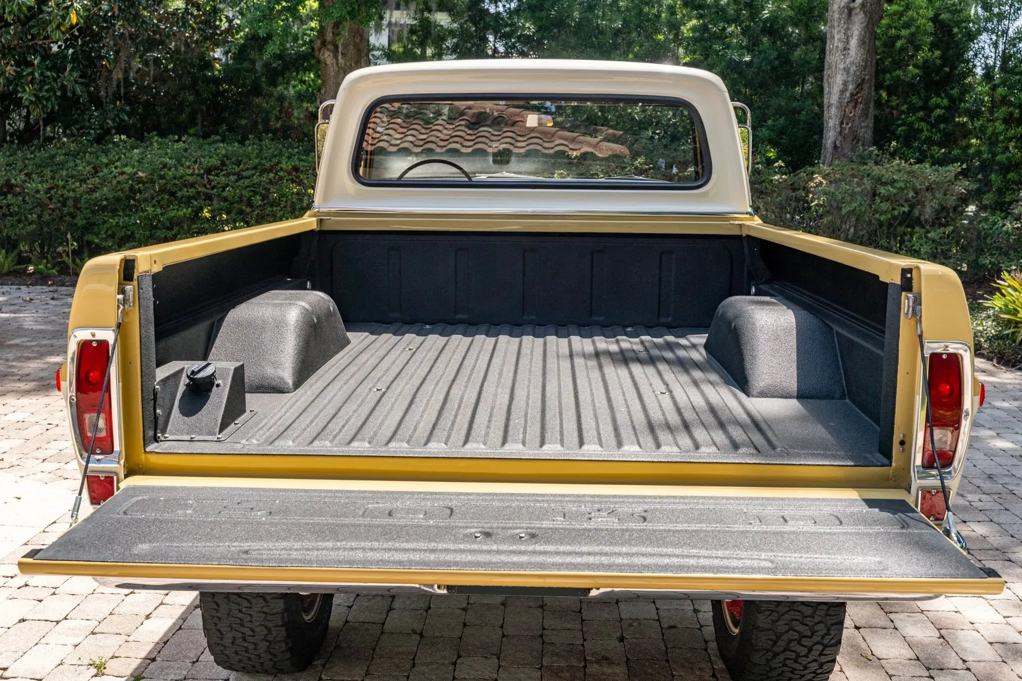 Ford F-100