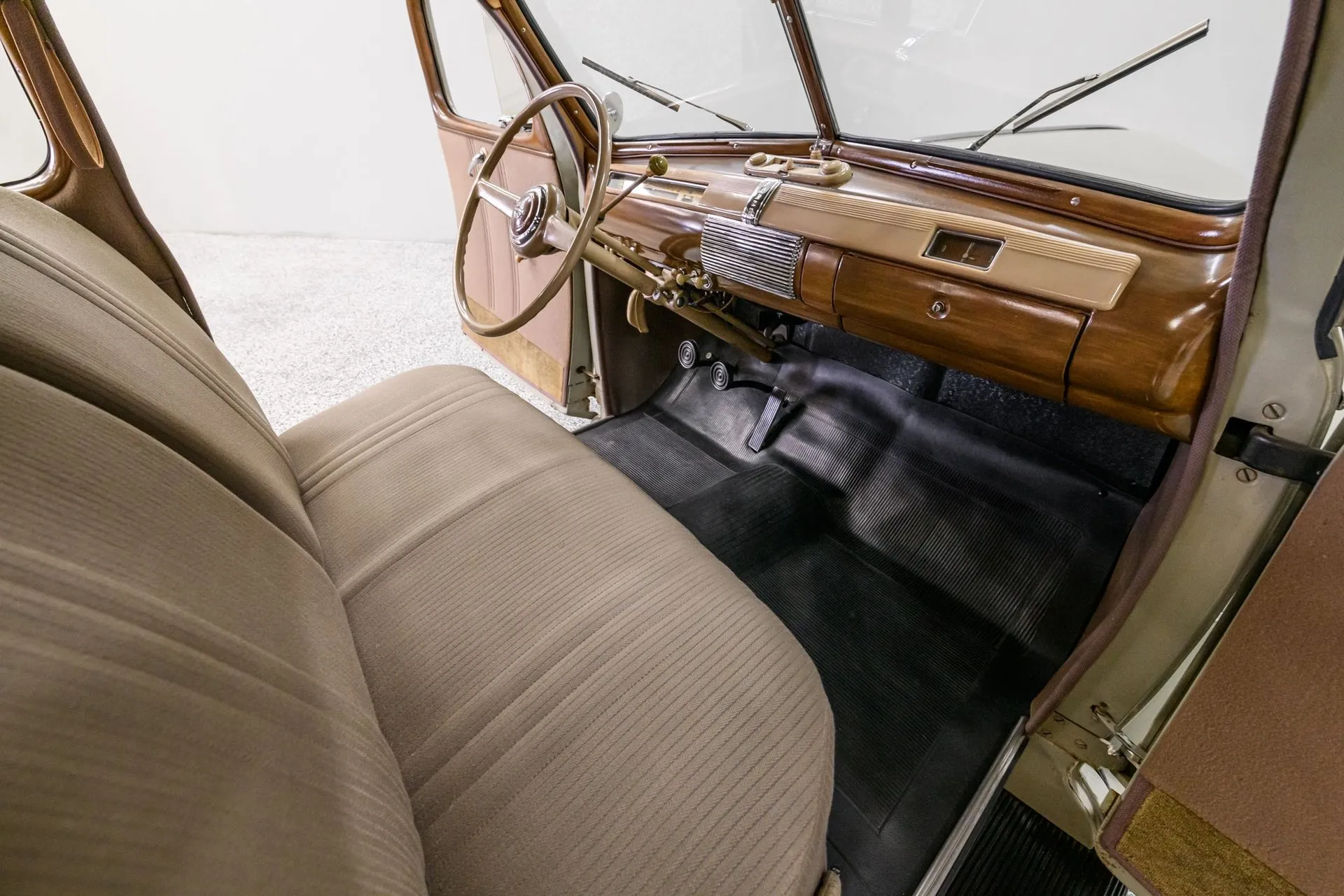Ford Deluxe