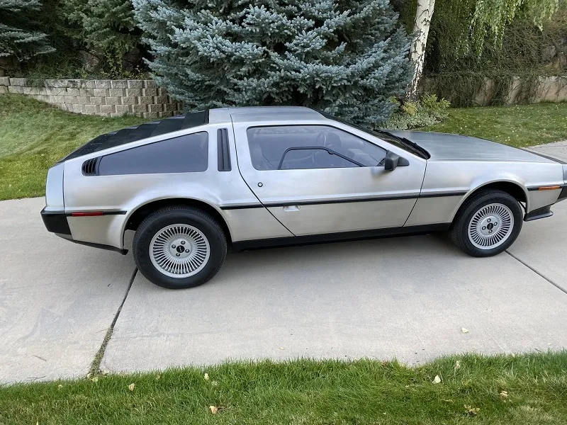 DeLorean DMC-12