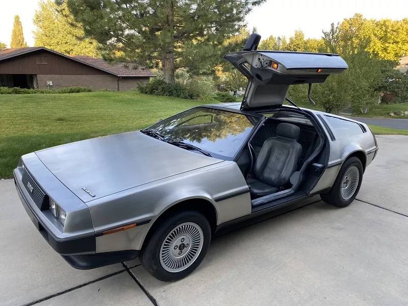 DeLorean DMC-12