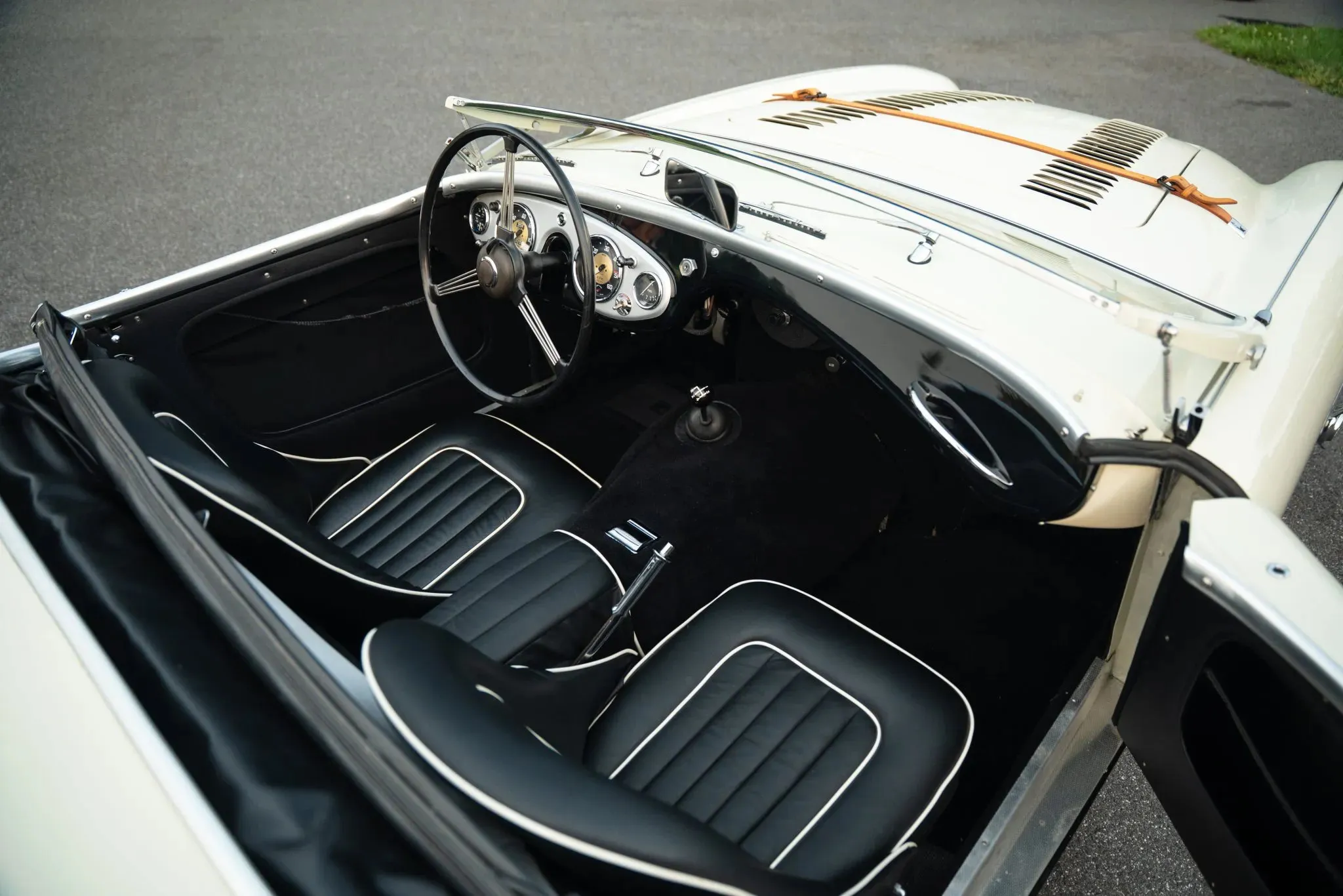 Austin-Healey 100M BN2
