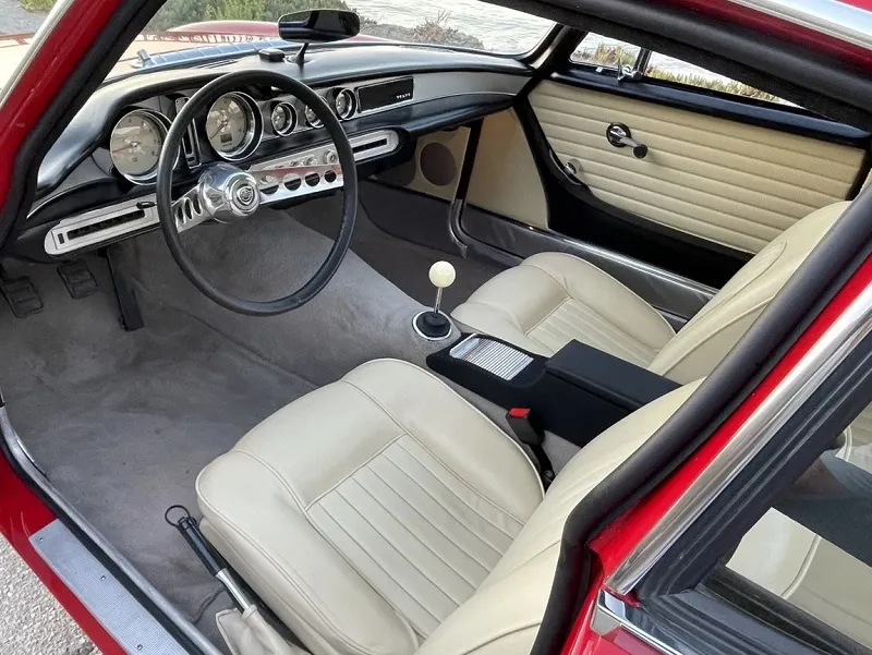 Volvo P1800S