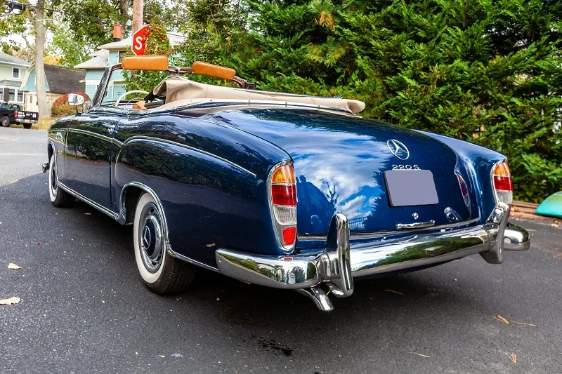 Mercedes-Benz 220S