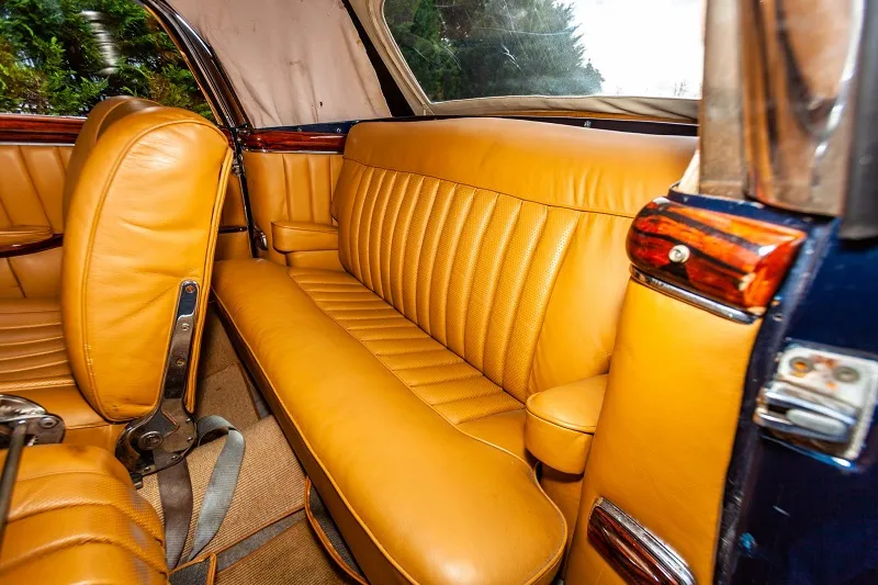 Mercedes-Benz 220S