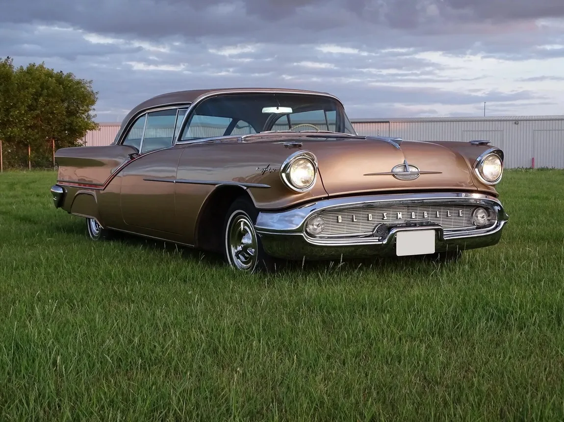 1957 Oldsmobile Ninety-Eight Starfire Holiday Coupe