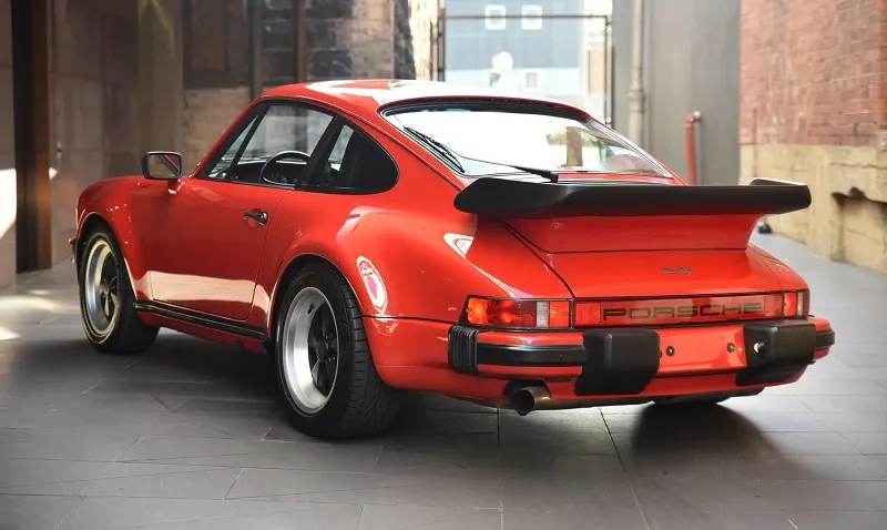 Porsche 930