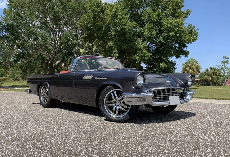1957 Ford Thunderbird Restomod