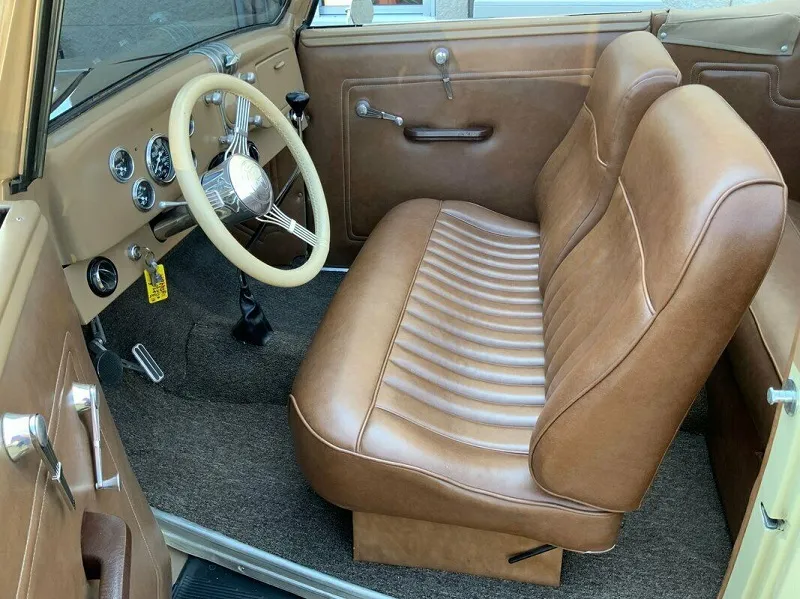 Ford Deluxe