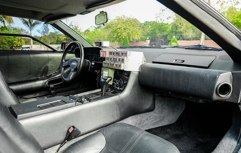 DeLorean DMC-12