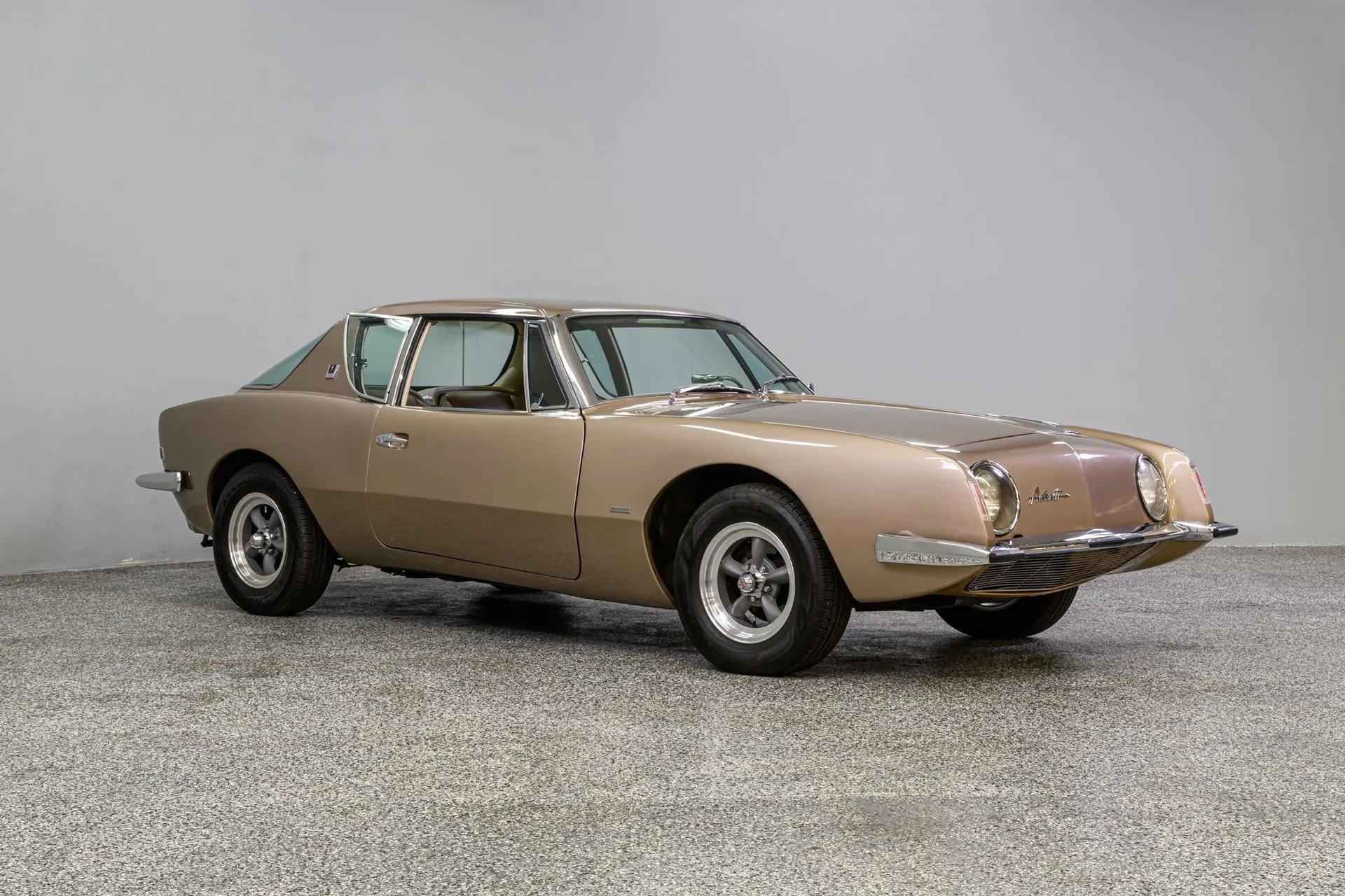1963 Studebaker Avanti R2