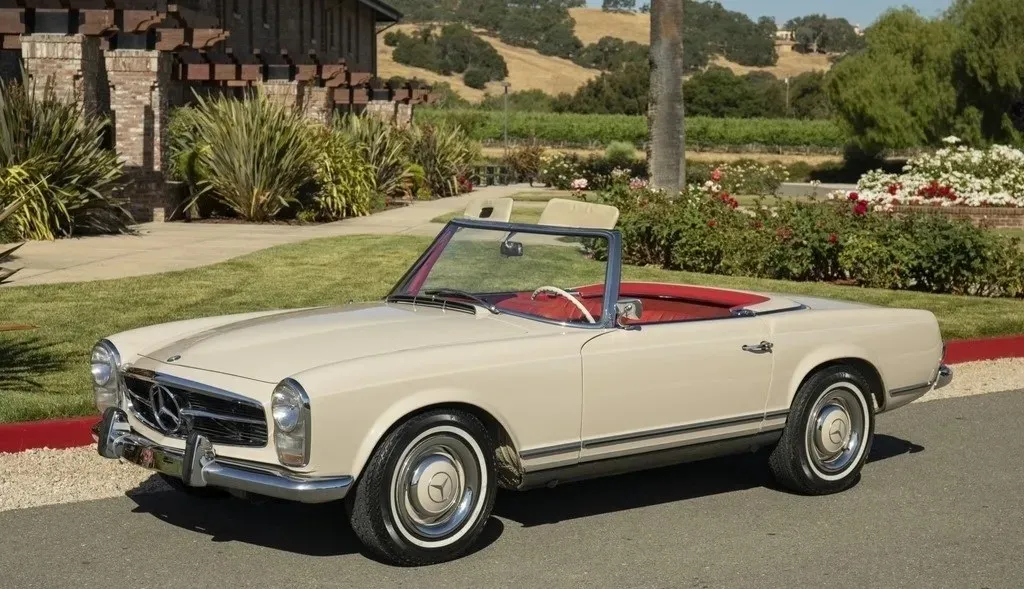 1966 Mercedes-Benz 230SL Pagoda Roadster