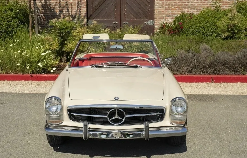 Mercedes-Benz W113 "Pagoda"