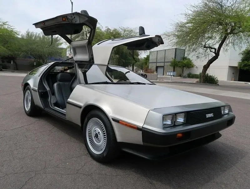 DeLorean DMC-12