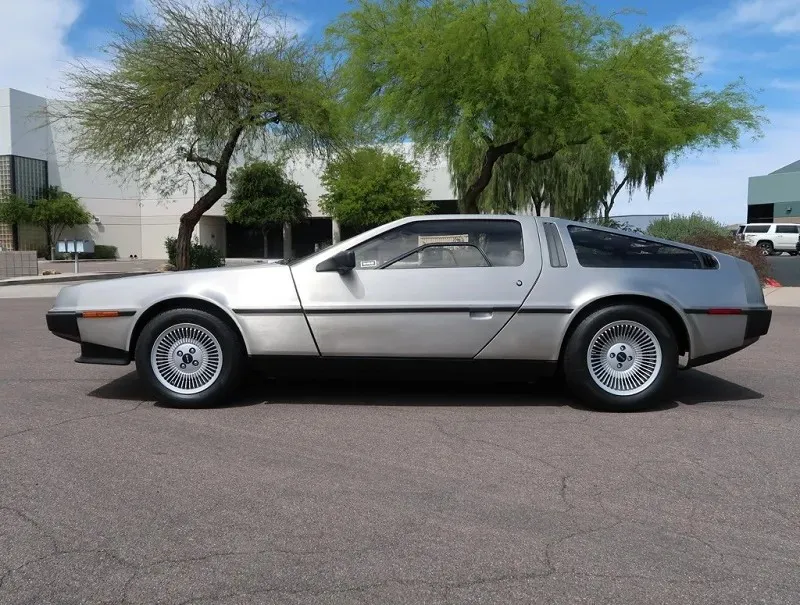 DeLorean DMC-12