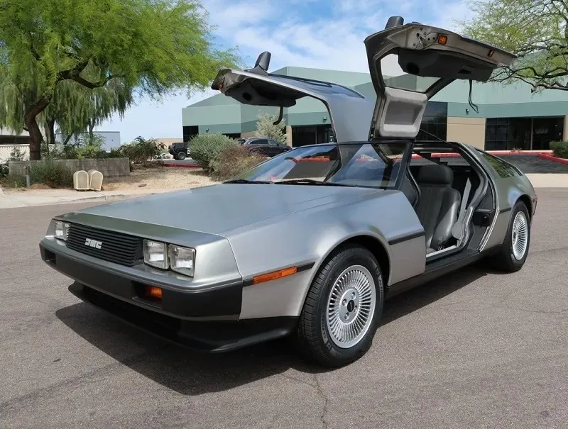 DeLorean DMC-12