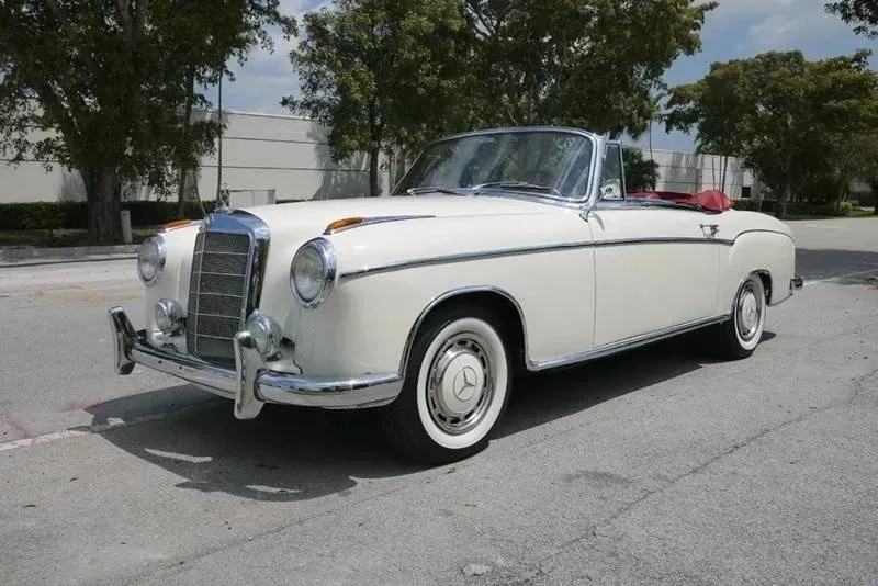 1959 Mercedes-Benz 200-Series 220S