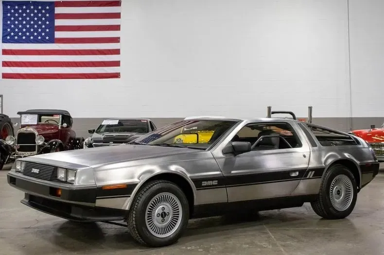 DeLorean DMC-12