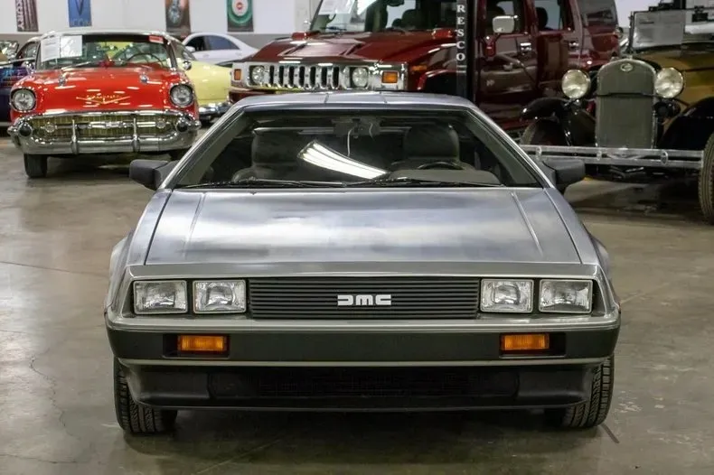 DeLorean DMC-12