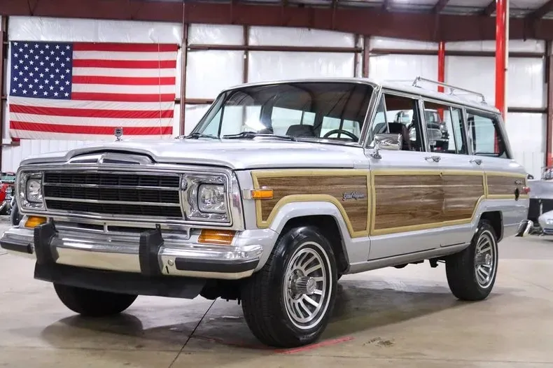 Jeep Wagoneer