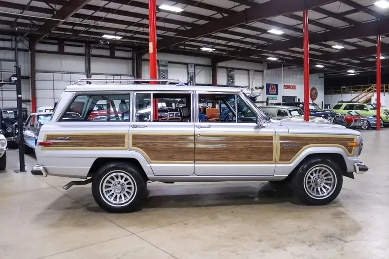 Jeep Wagoneer