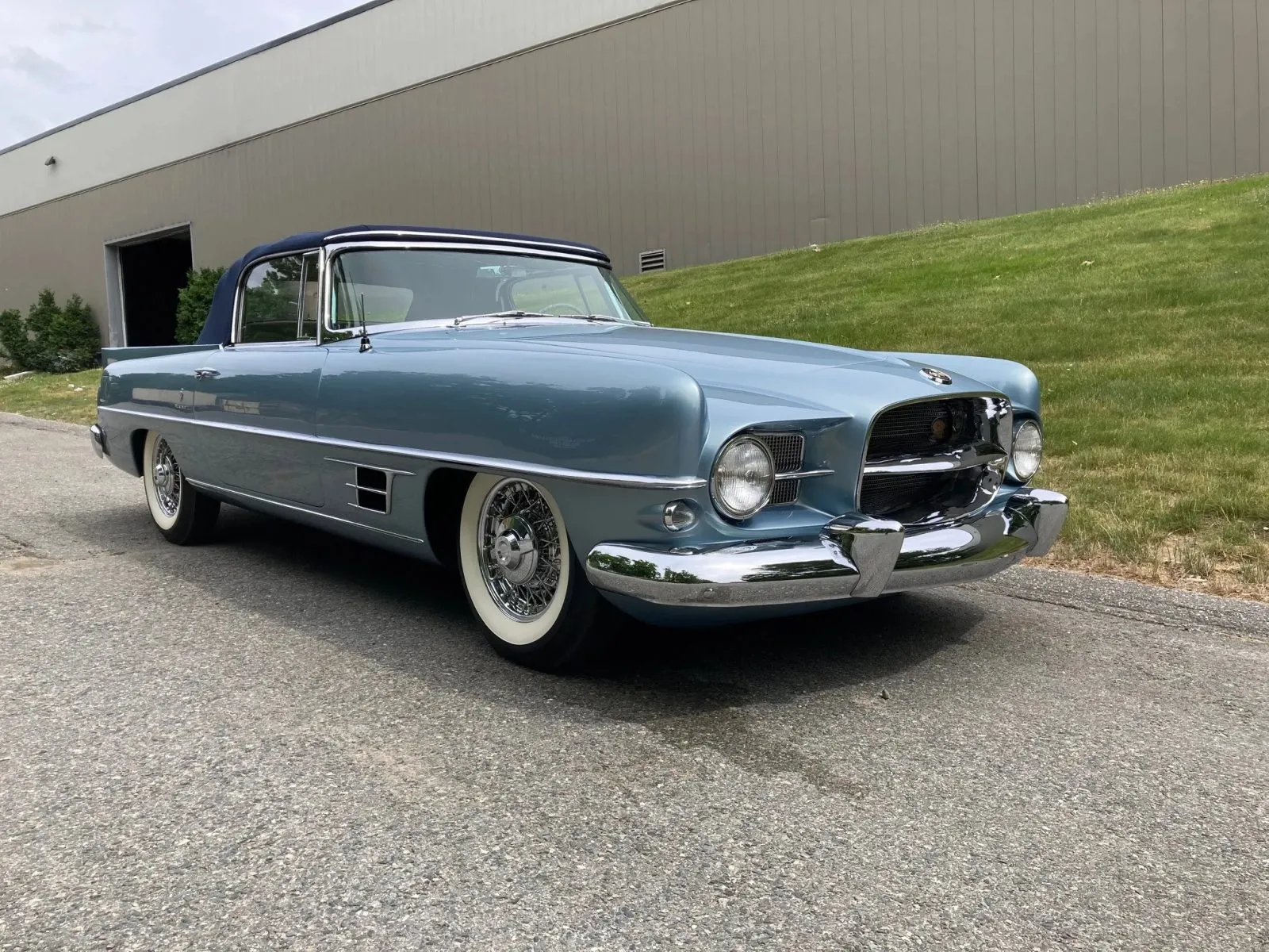 DUAL GHIA