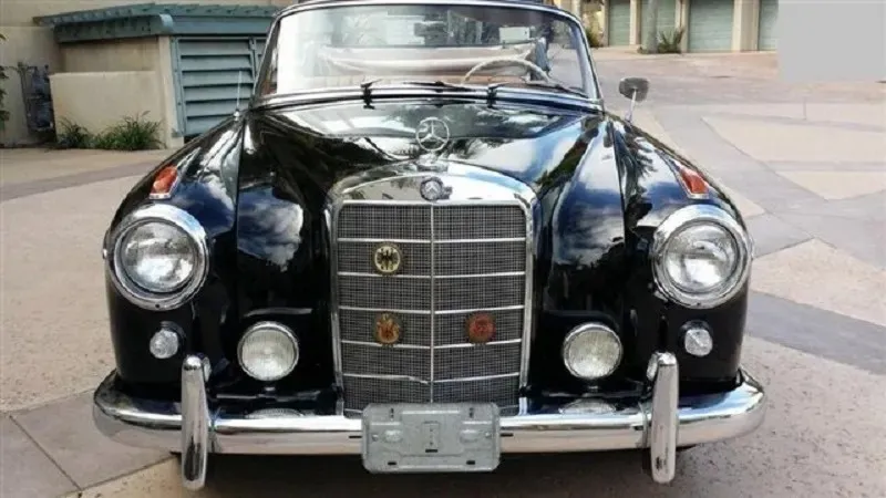 Mercedes-Benz 220S