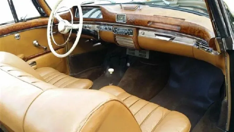 Mercedes-Benz 220S