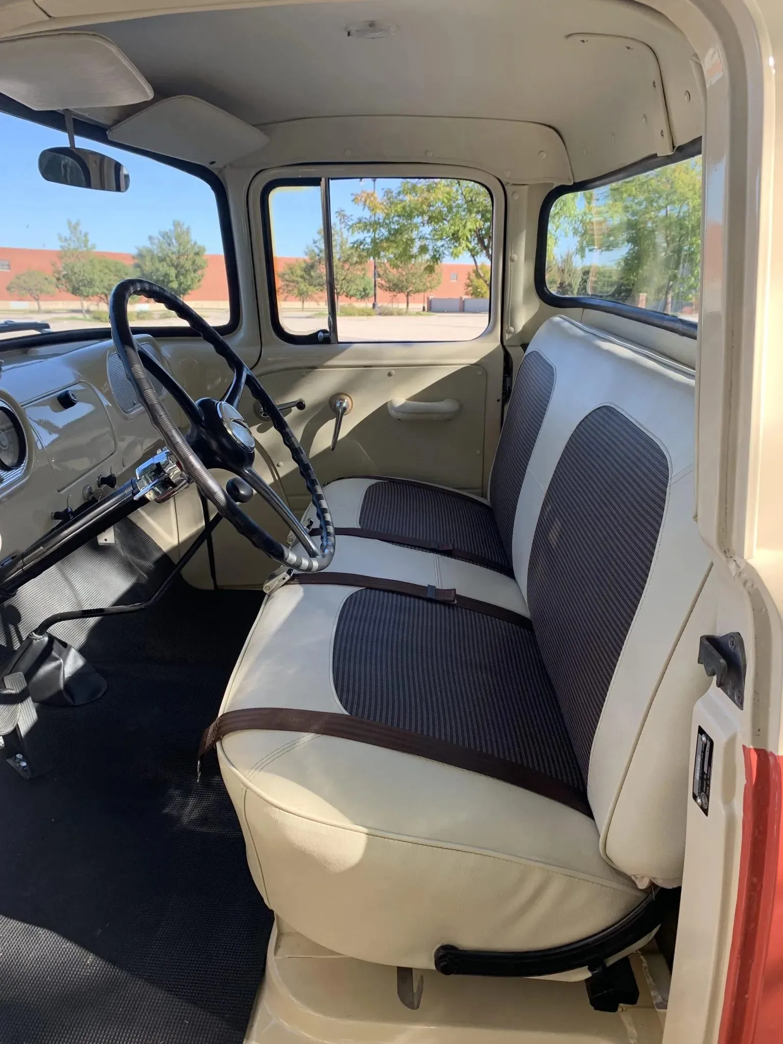Dodge D100