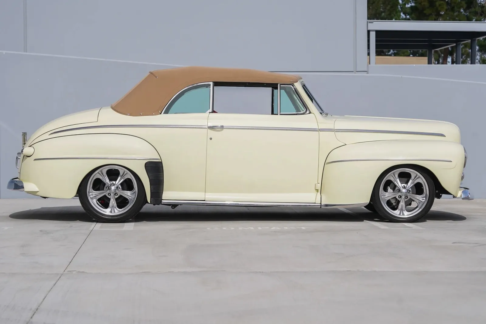 Ford Super Deluxe