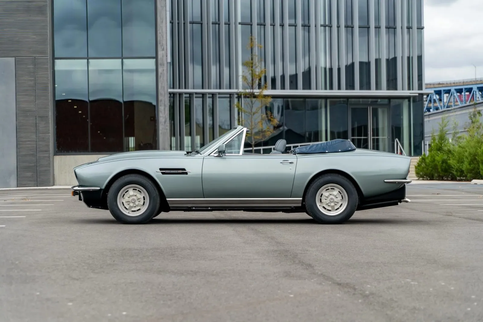 Aston Martin V8
