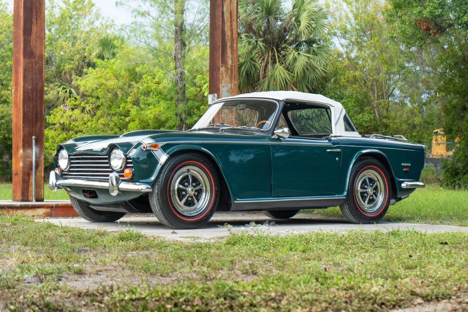 Triumph TR250