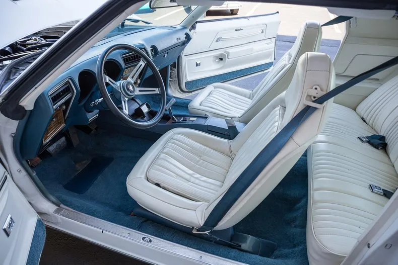 Oldsmobile Hurst Cutlass