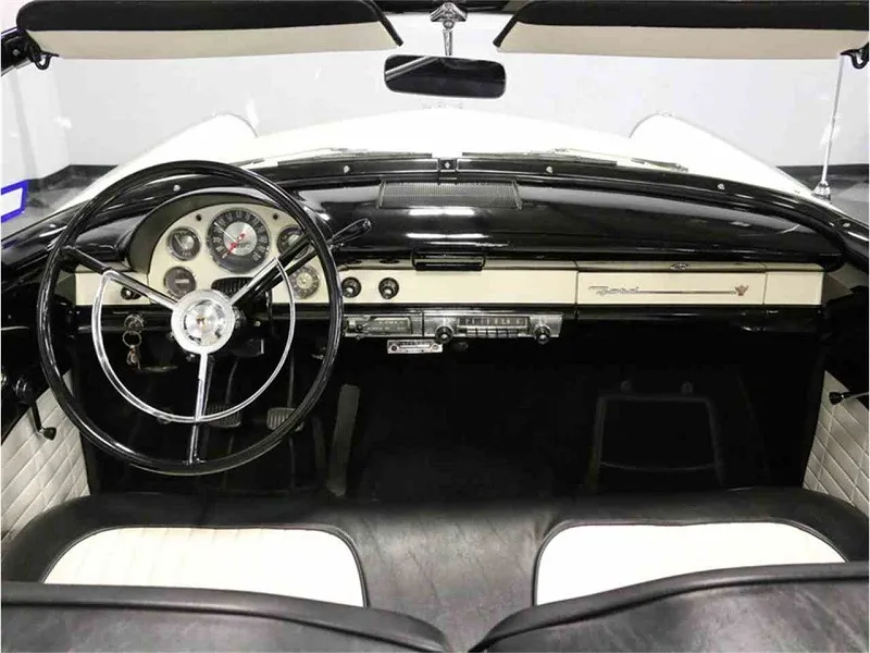 Ford Fairlane Sunliner