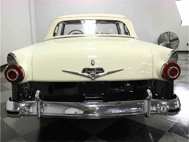 Ford Fairlane