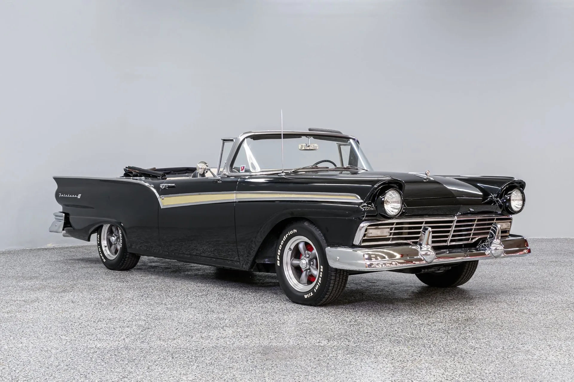 Ford Fairlane 500 Sunliner
