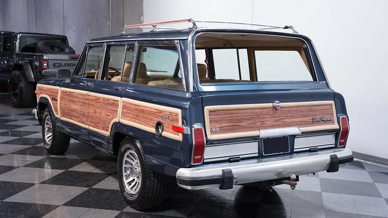 Jeep Grand Wagoneer