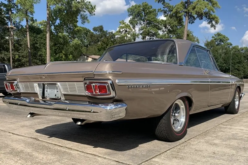 Plymouth Sport Fury