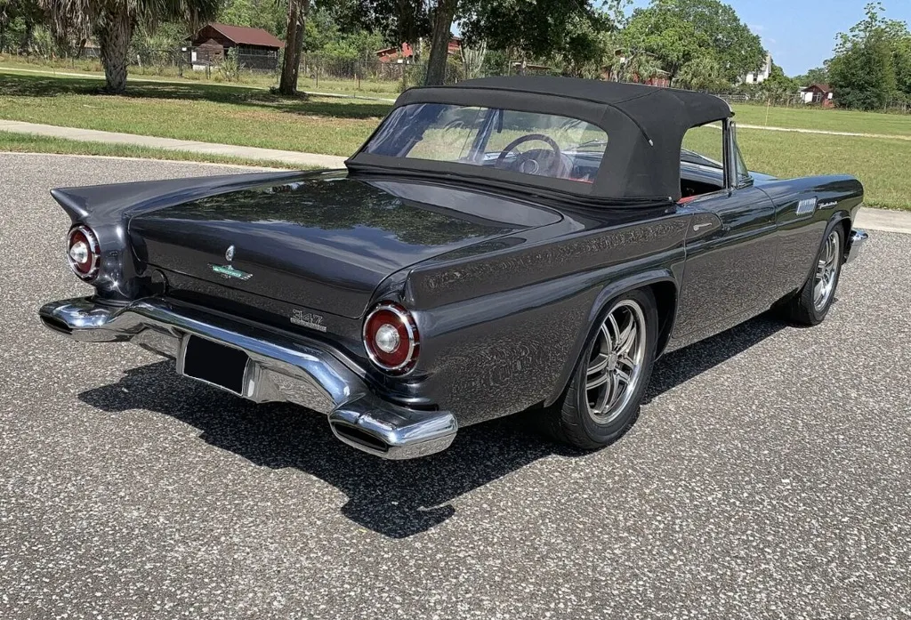 Ford Thunderbird