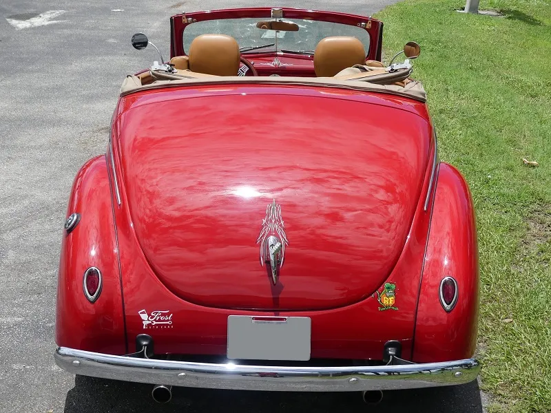 Ford Deluxe