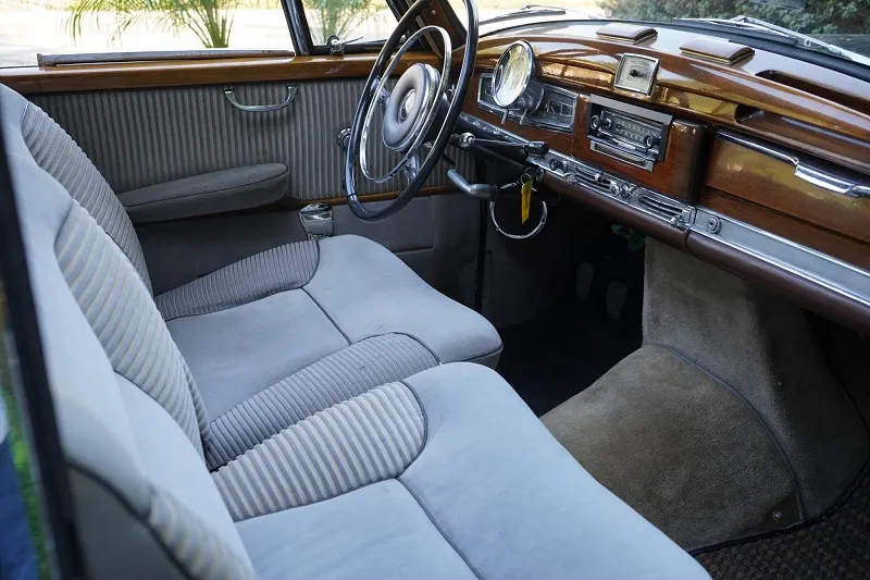 Mercedes-Benz 300D