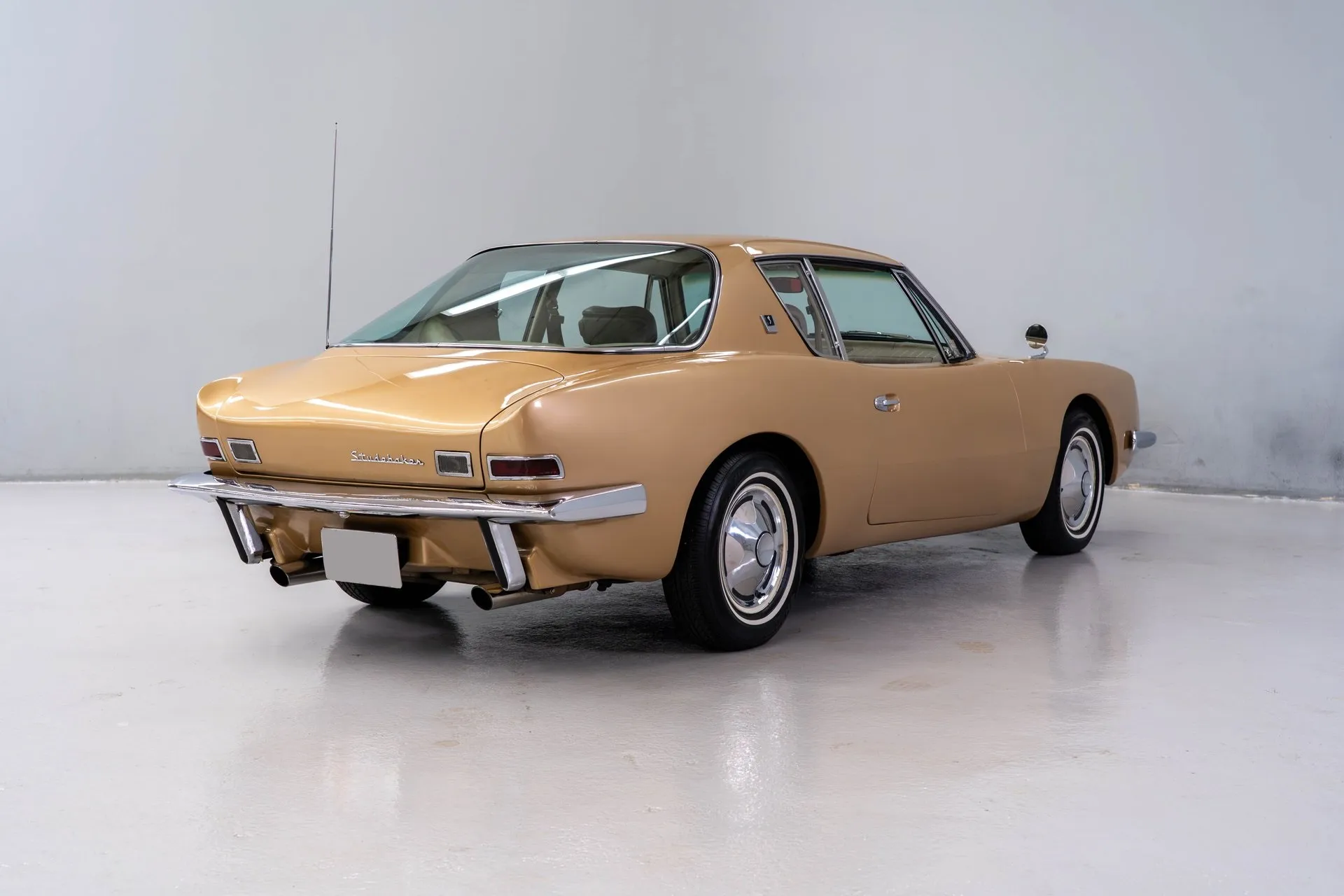 Studebaker Avanti
