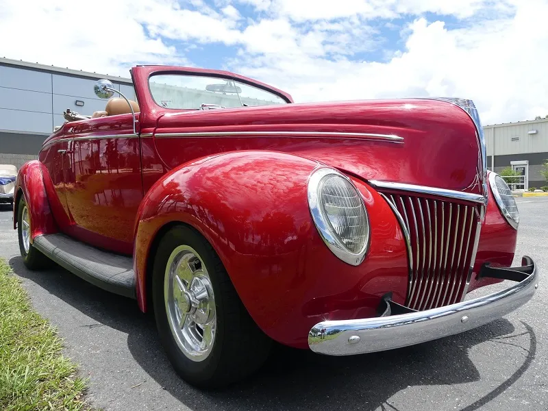 Ford Deluxe