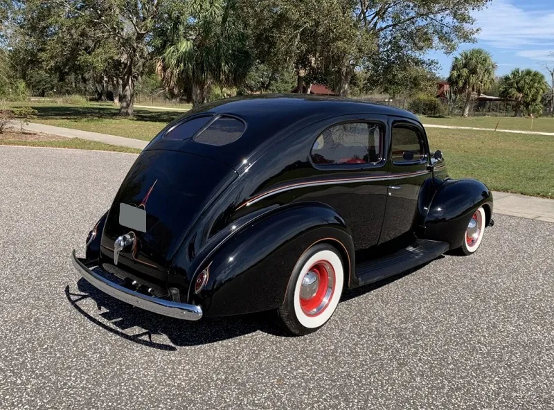 Ford Deluxe