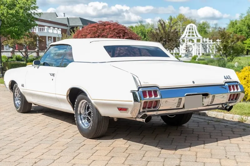 Oldsmobile Cutlass