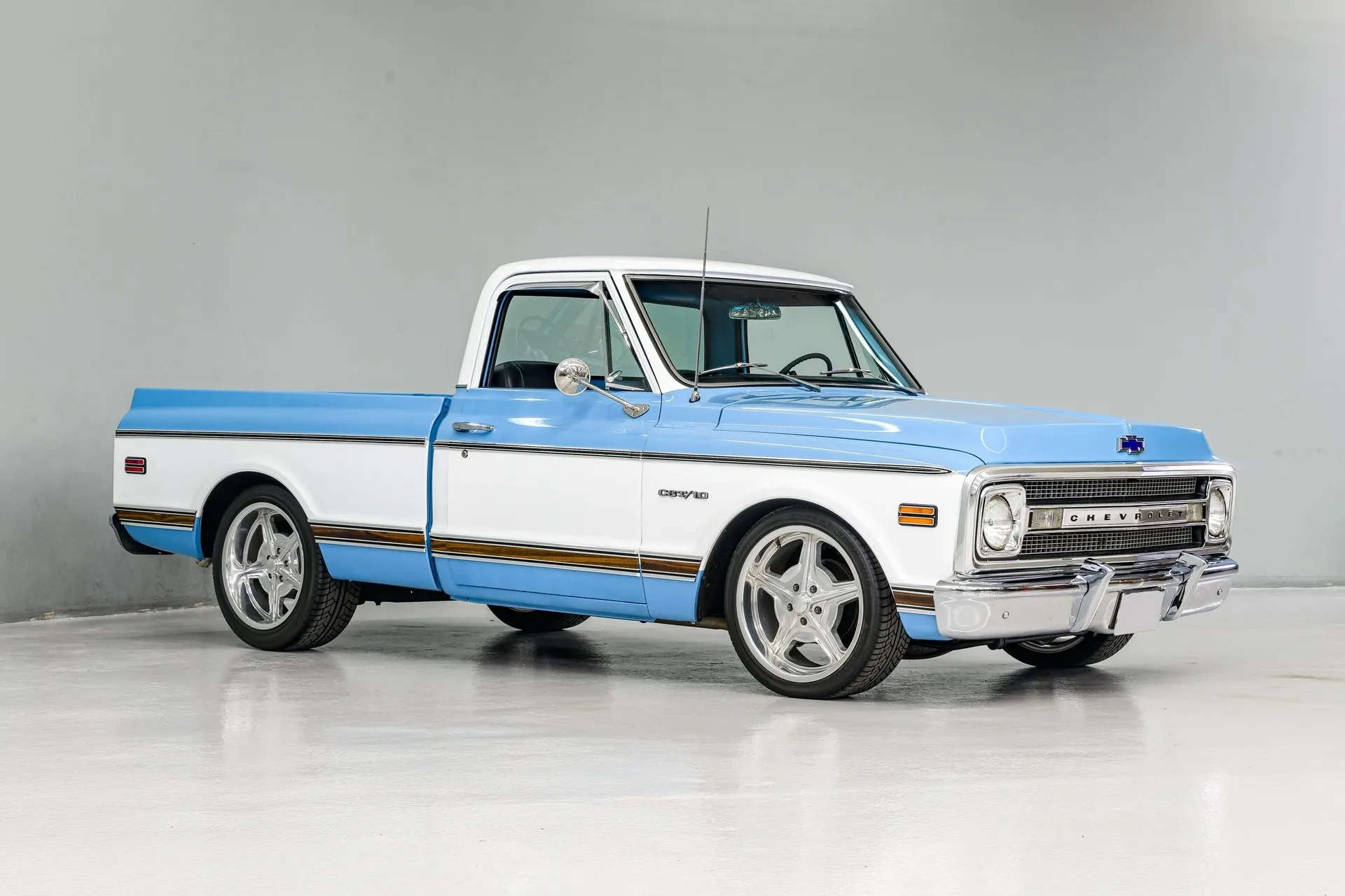 Chevrolet CST10