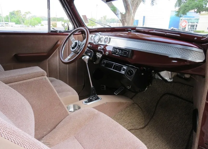 Plymouth Deluxe