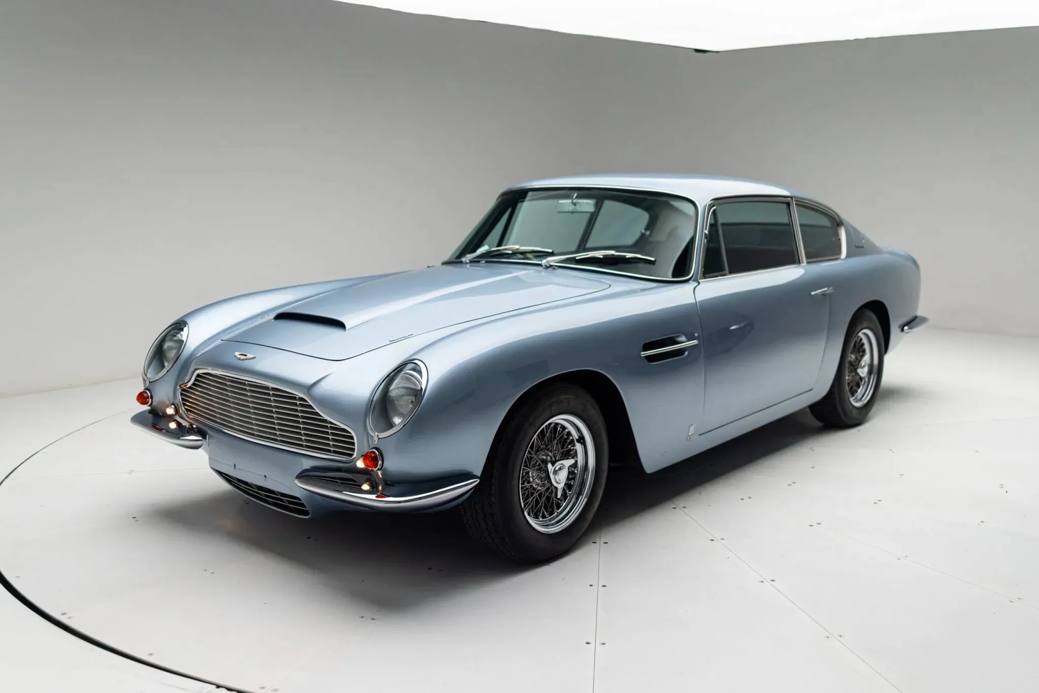 Aston Martin DB6