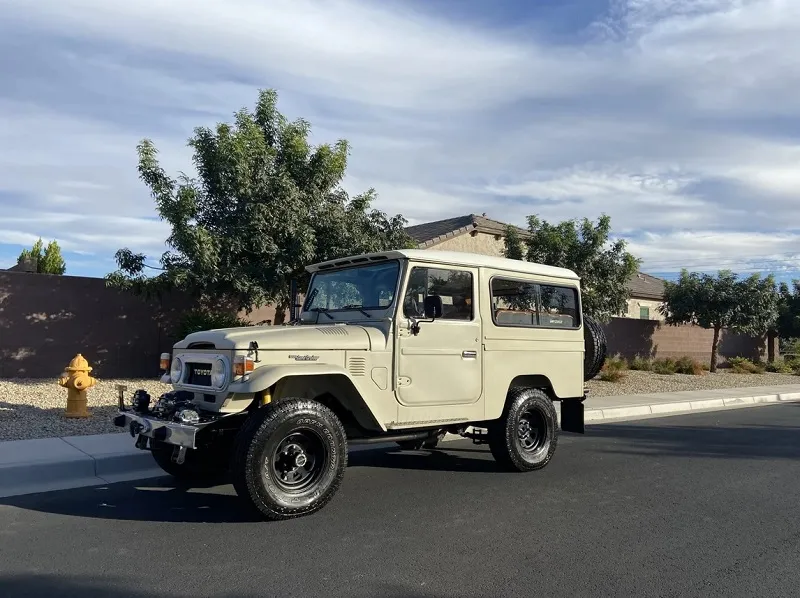 Toyota Land Cruiser FJ43