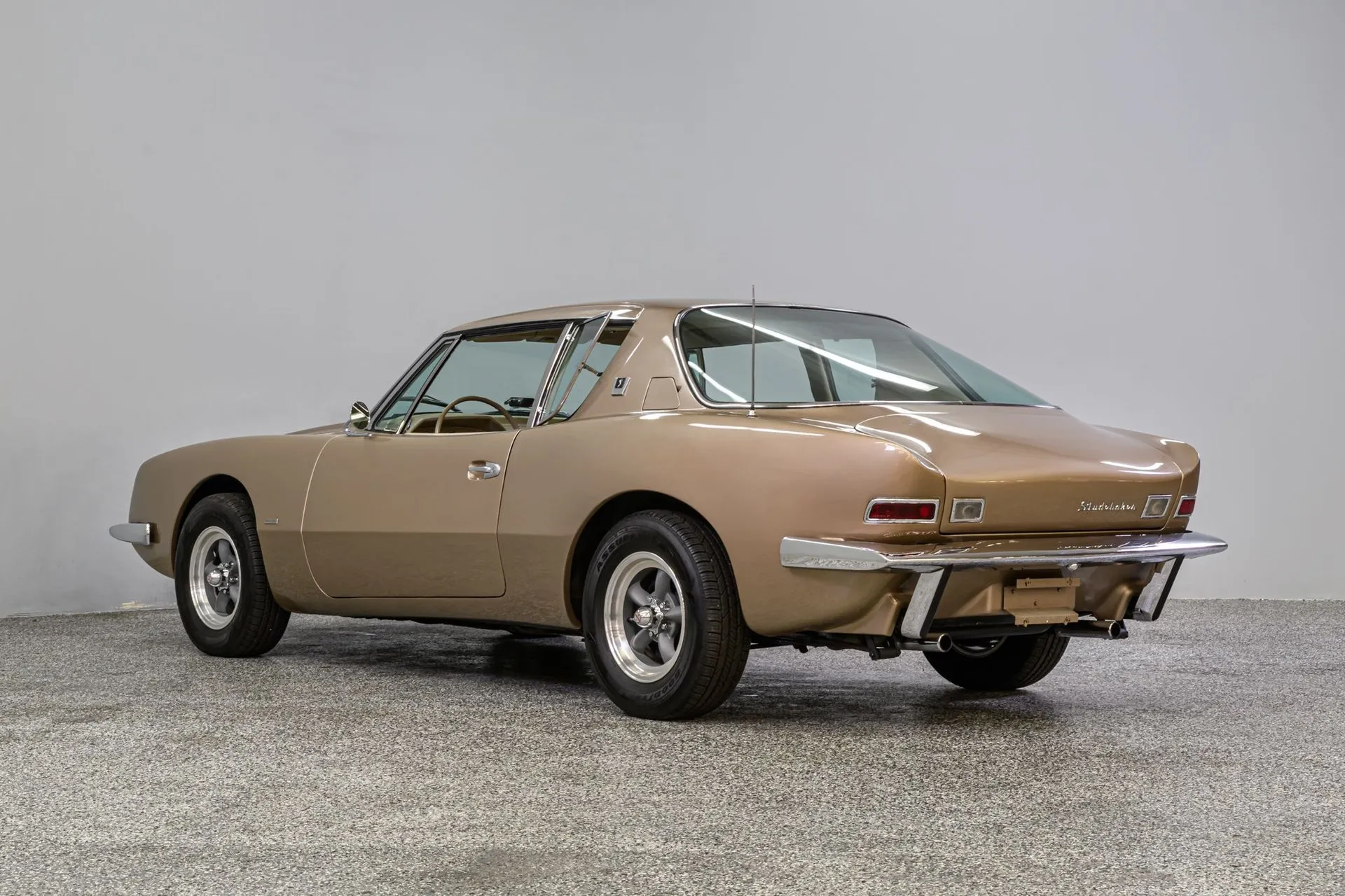 Studebaker Avanti
